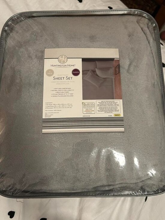 Huntington Home Other - New Huntington Home Grey Velvet Plush Queen Sheet Set